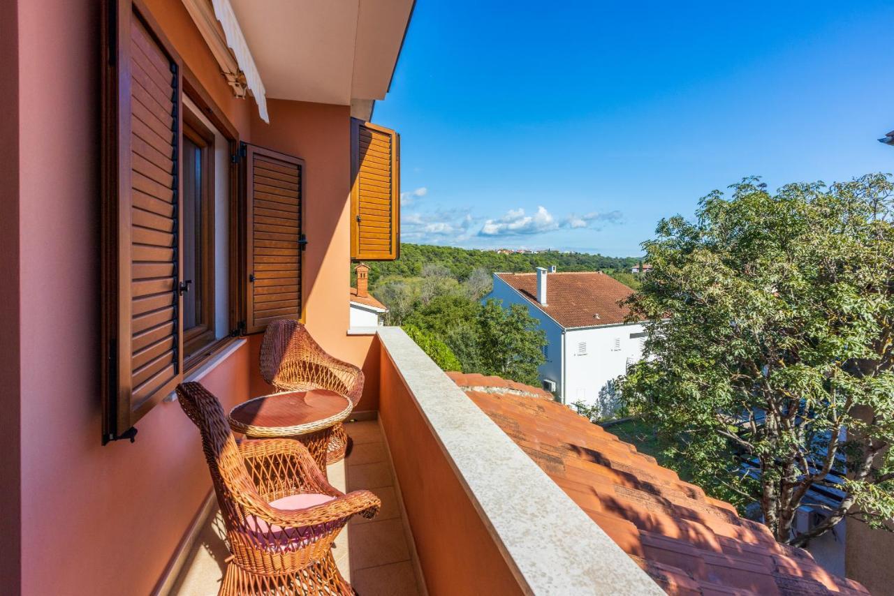 Apartments Villa Mavero Banjole Bagian luar foto