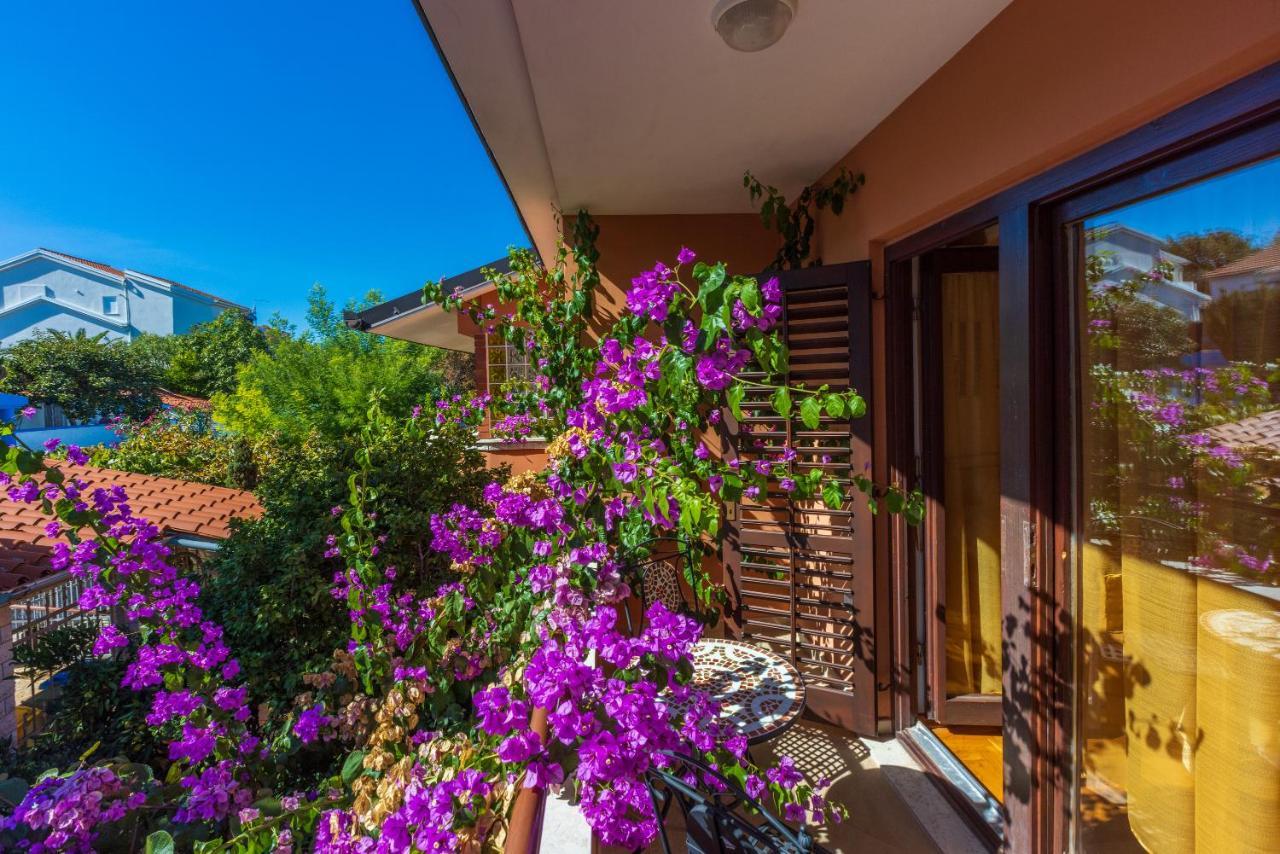 Apartments Villa Mavero Banjole Bagian luar foto