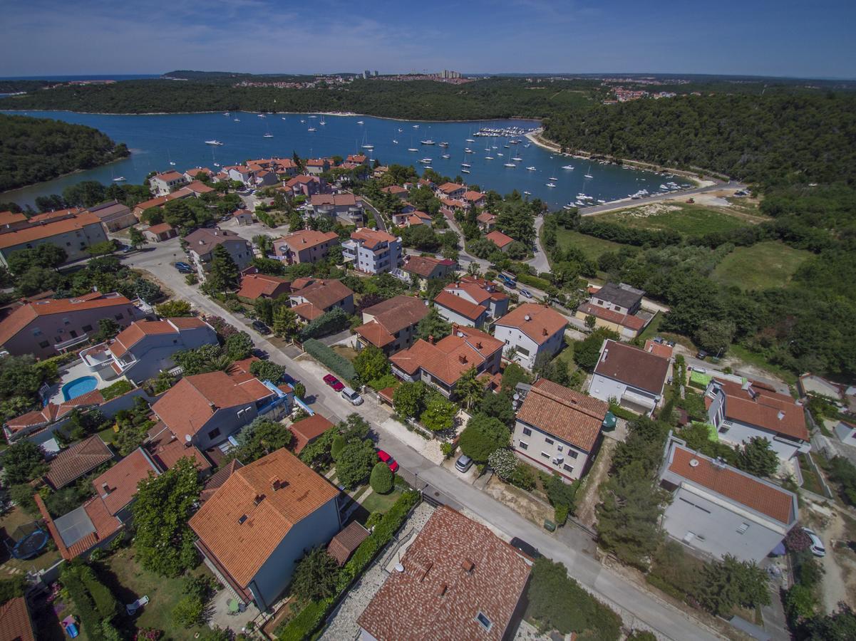 Apartments Villa Mavero Banjole Bagian luar foto